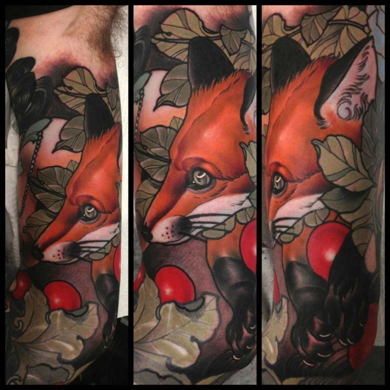 Stile vecchia scuola colorato realistico volpe tatuaggio su braccio