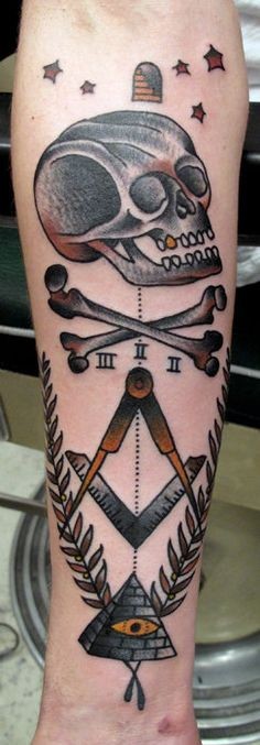 Oldschool Stil mystisches gefärbtes Kult Tattoo am Unterarm