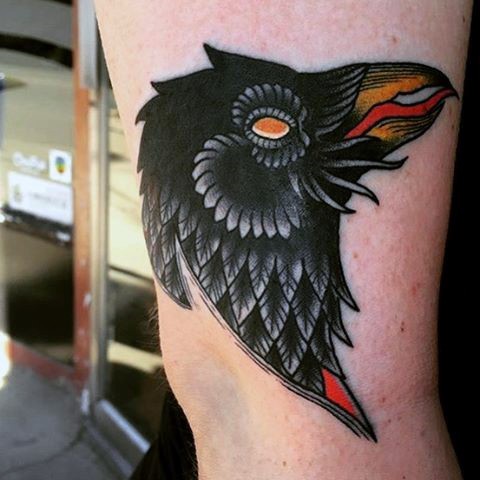 Tatuaje en el muslo,  águila demoniaca siniestra, old school