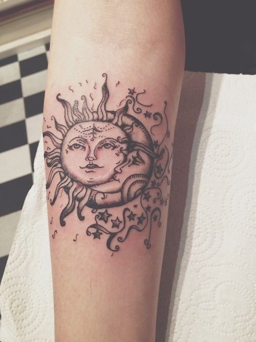 vecchia scuola sole e luna avambraccio tatuaggio