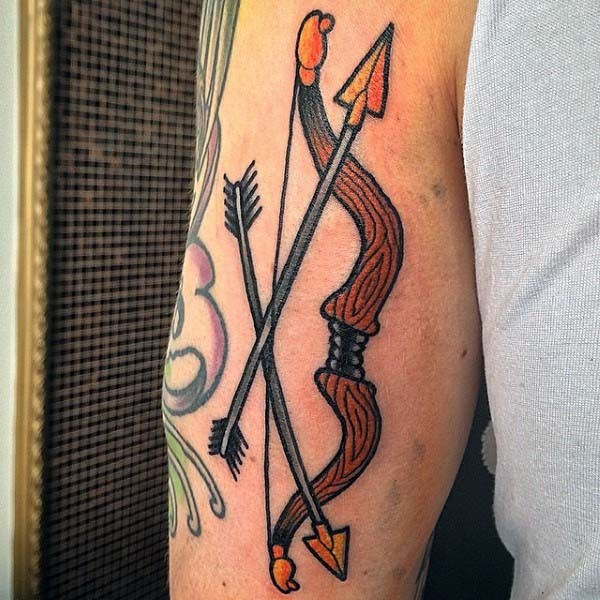 Old wooden bow and crossed arrows naturally colored tattoo on biceps