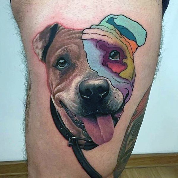 Originales mehrfarbiges 3D Hundeporträt Tattoo am Oberschenkel