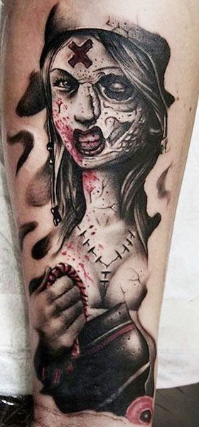 originale semplice disegno orrore imfermiera sanguinante tatuaggio su gamba