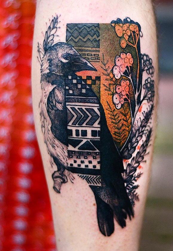 Tatuaggio colorato in stile ornamentale di un bellissimo uccello con foglie di Joanna Swirska