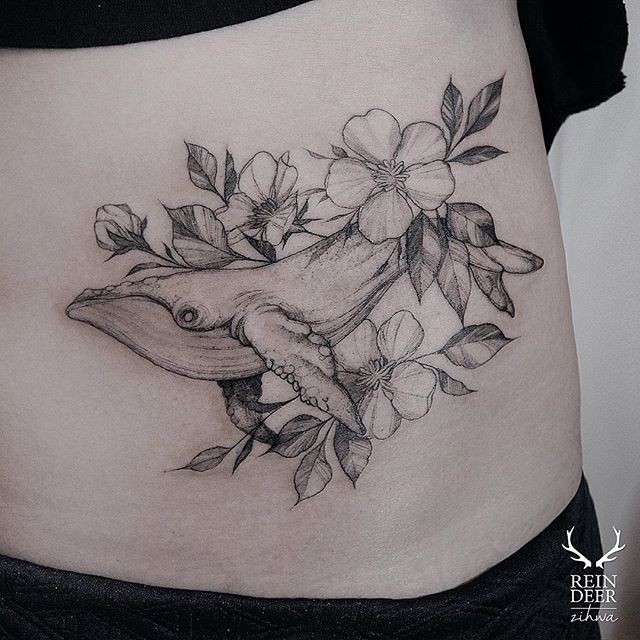 Estilo de contorno desenhado por Zihwa tatuagem de baleia com flores
