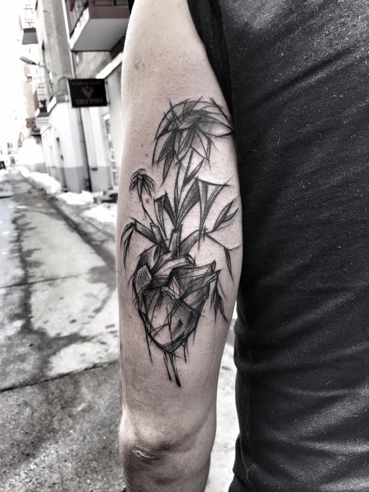 Pianta modellata dipinta dal tatuaggio del cuore umano di Inez Janiak