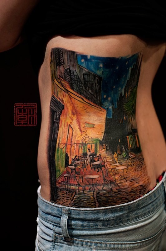 Echtes Gemälde mehrfarbige nächtliche Café Tattoo auf Taille