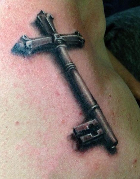 Schwarzes Kreuz wie herrlicher Schlüssel Tattoo am Arm