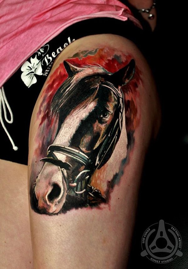 Tatuaje en el muslo,  cabeza de caballo bonito