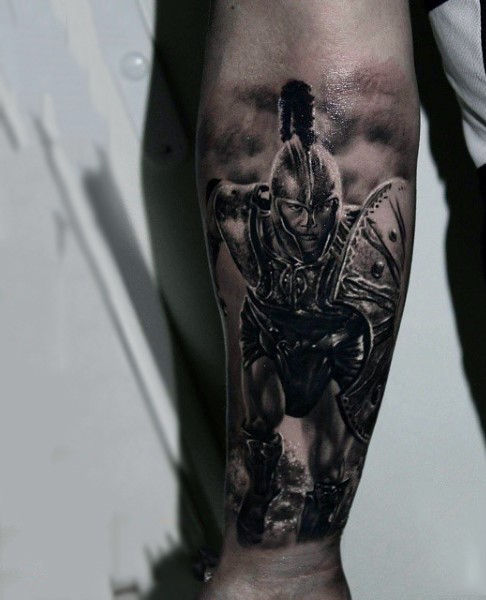 Farbiges sehr detailliertes Film Achilles Unterarm Tattoo wie echtes Foto