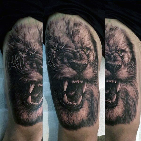 Foto reale come il tatuaggio dettagliato del leone ruggente