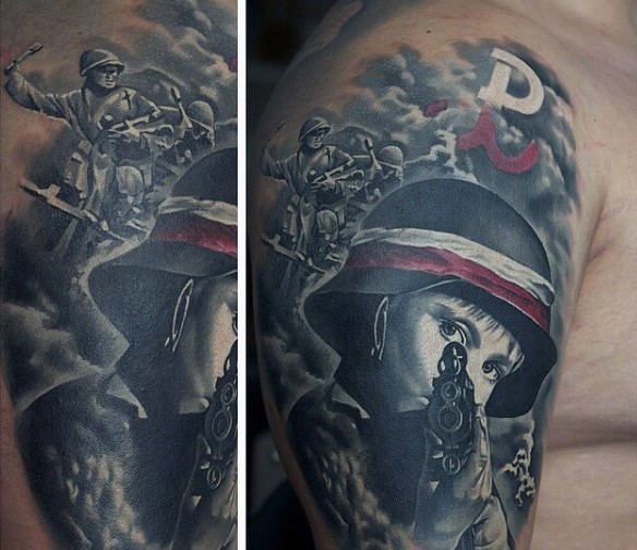 Sehr detailliertes farbiges Militär Tattoo wie echtes Foto am Oberarm