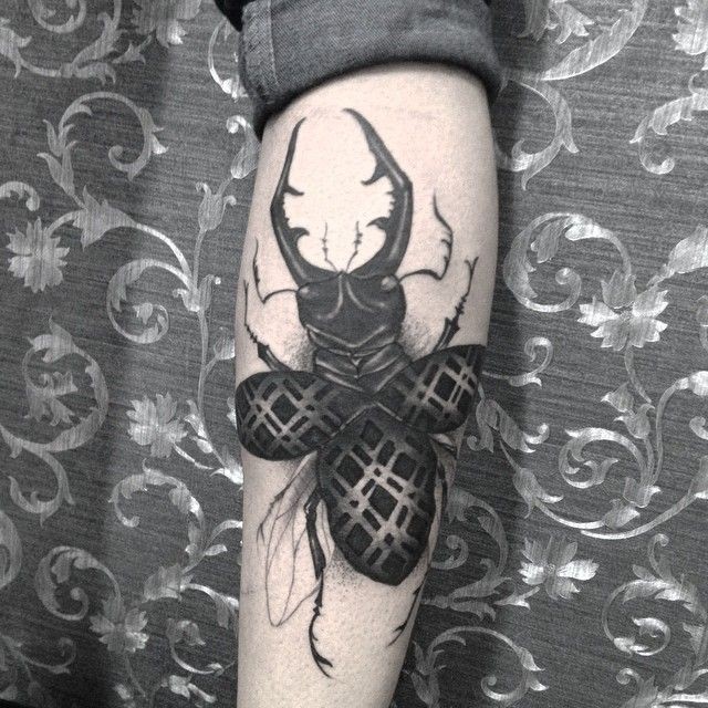 Realism style black ink leg tattoo of big flying bug