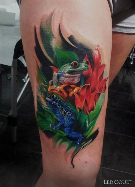 Realistic green and blue frogs tattoo on thigh by Led Coult
