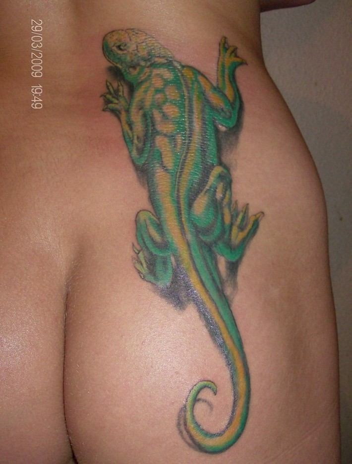 Realistic green lizard tattoo on buttock