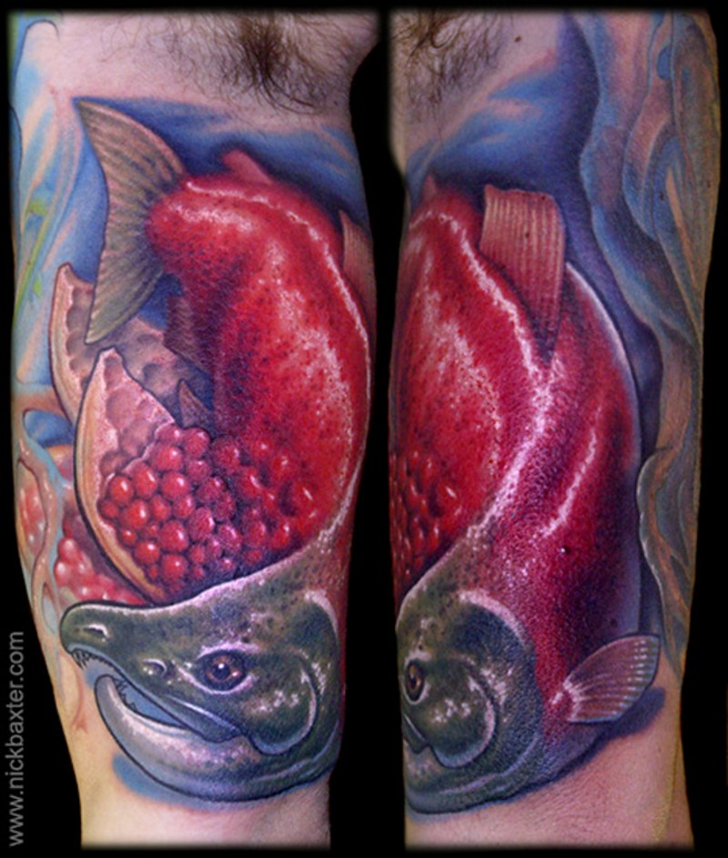Realistisch aussehendes detailliertes Arm Tattoo von großem Raubfisch