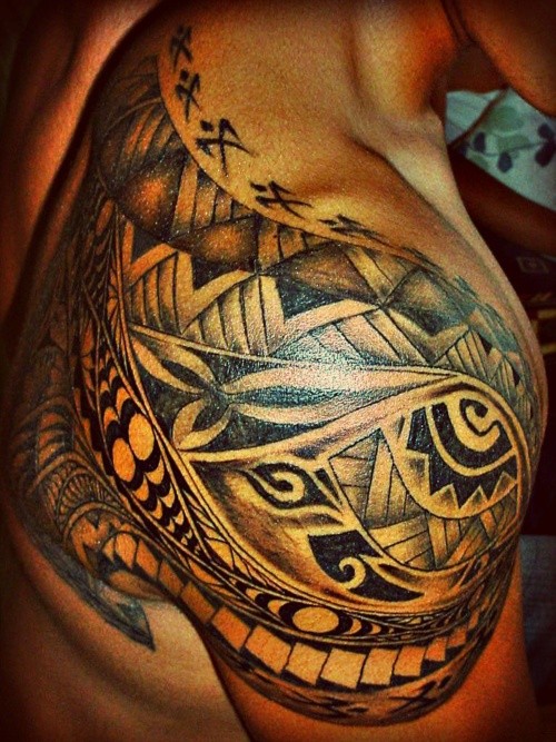 Realistic looking very detailed black ink Polynesian ornaments tattoo on shoulder