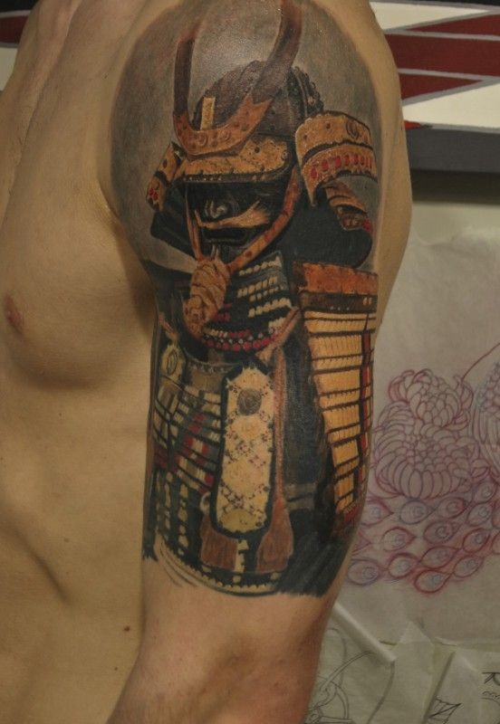 Tatuaggio realistico  sul braccio il samurai by Royal Jafarov