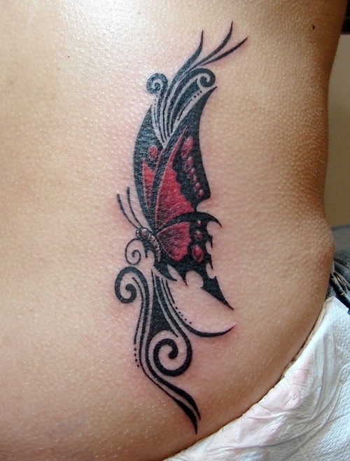 farfalla celtica rossa tatuaggio con modello
