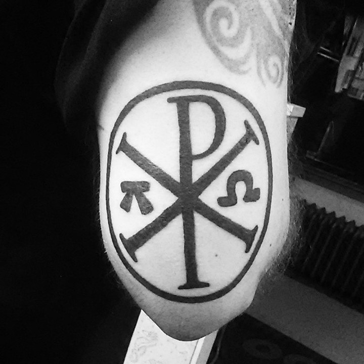 Religiöses Christus besonderes Monogramm Symbol Chi Rho im Kreis Tattoo