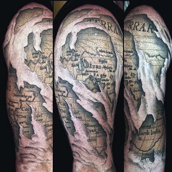 Zerrissene Haut farbige Welt  männliches Schulter Tattoo mit Schriftzug