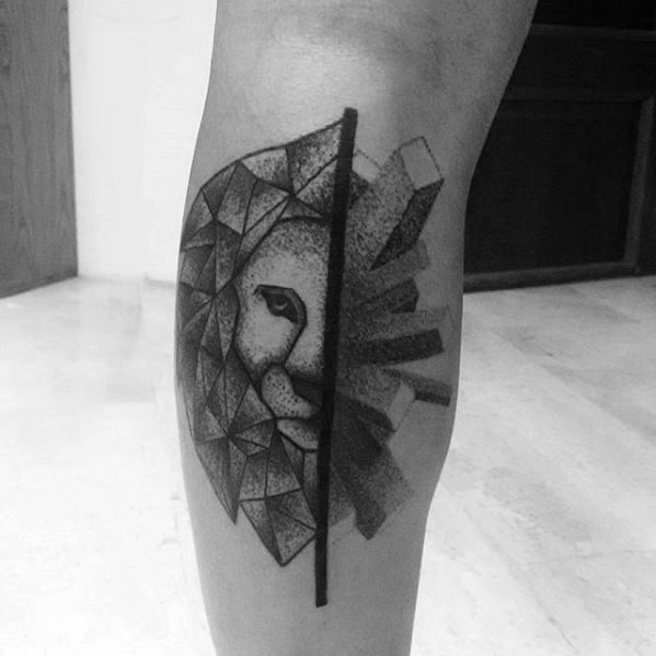 Tatuagem de estilo de ponto separado pequena de leão com figuras geométricas em perna