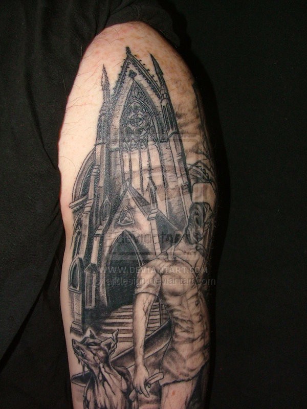 Tatuaje en el brazo, iglesia fascinante con  enfermera zombi de Silent Hill