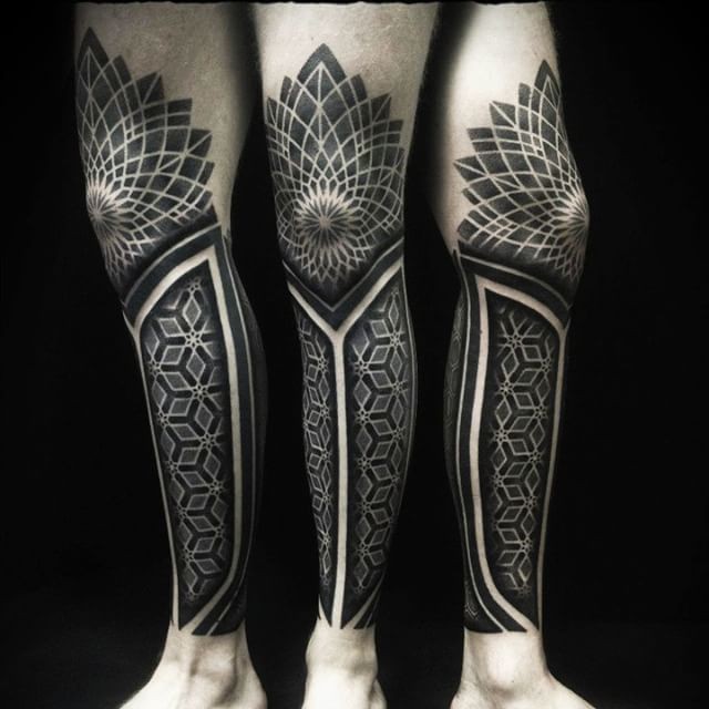 Simple black ink leg tattoo of ornaments