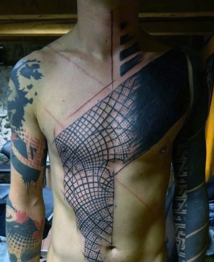 Tatuaje en el pecho y vientre,  ornamento estupendo de tinta negra