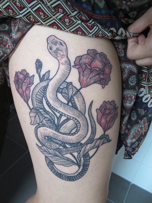 Simple black ink snake tattoo on thigh combined with red flowers