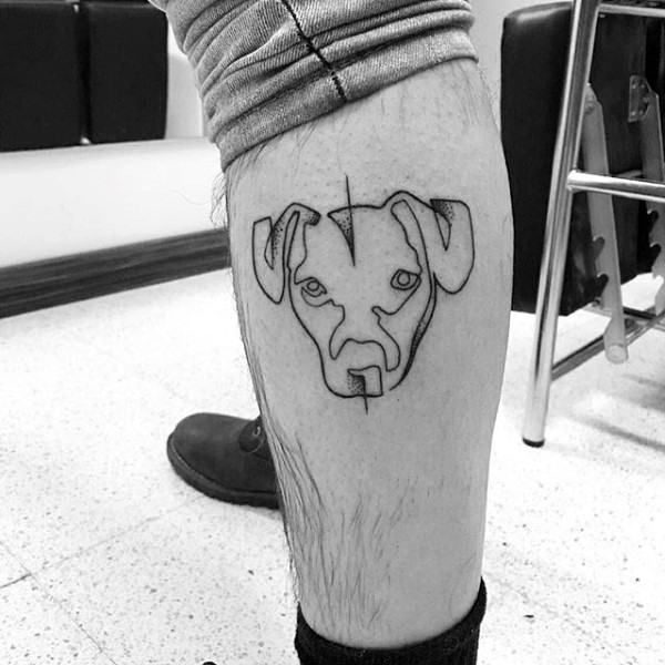 Tatuaje en la pierna, perro simple no pintado