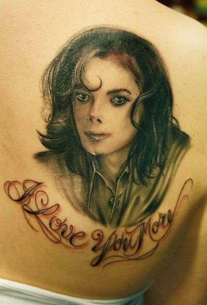 semplice fatto a mano Michael Jackson memoriale ritratto con lettere tatuaggio su spalla