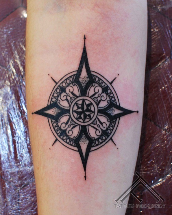 Simple old school black ink star shaped tattoo on arm