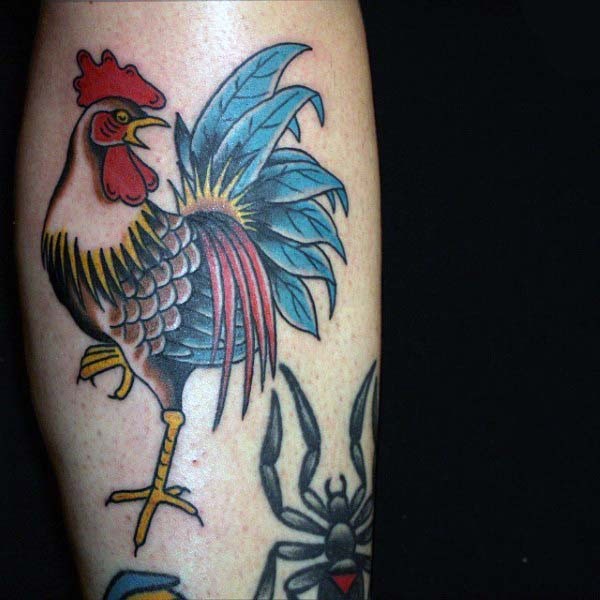 Einfacher Stil Oldschool lustiger Hahn gefärbtes Tattoo am Bein