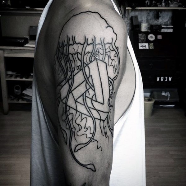 Tatuaje en el brazo,
medusa preciosa no pintada con símbolo