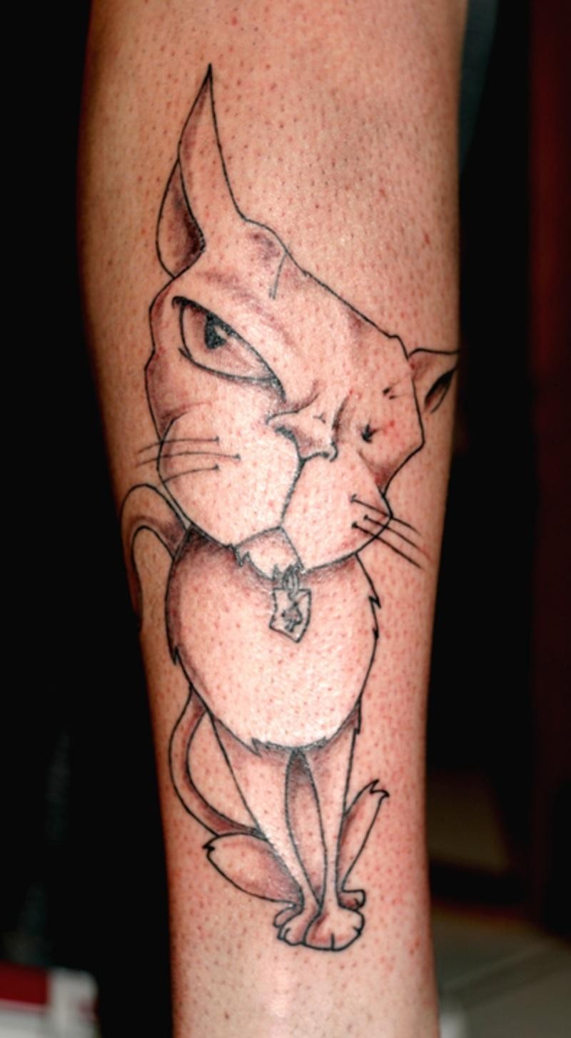 Tatuaggio semplice sulla gamba il gatto nero