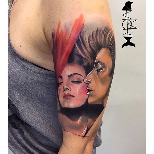 Sketch style colored shoulder tattoo of couple