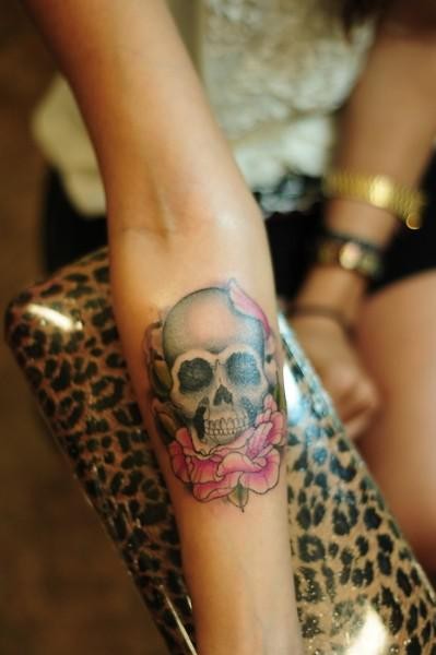 Frau rosen unterarm tattoo ▷ 1001+Unterarm