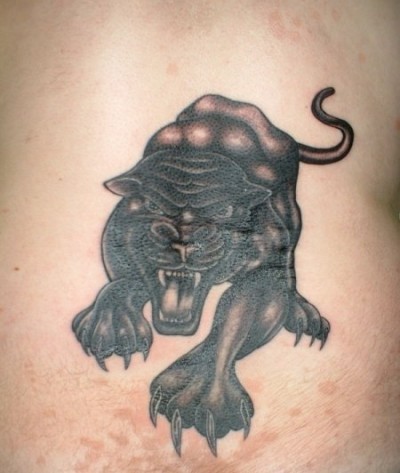Knurrender schwarzer Panther Tattoo
