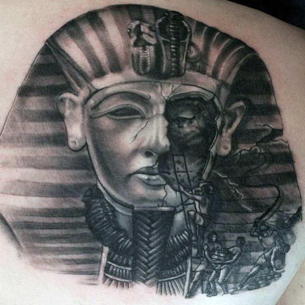 Spectacular looking detailed scapular tattoo of Egypt statue