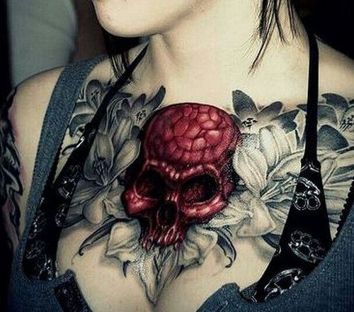 Tattoo von schreckhaftem rotem Totenkopf und Lilien  auf der Brust