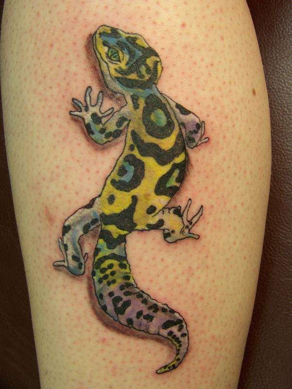 geco verde macchiato tatuaggio