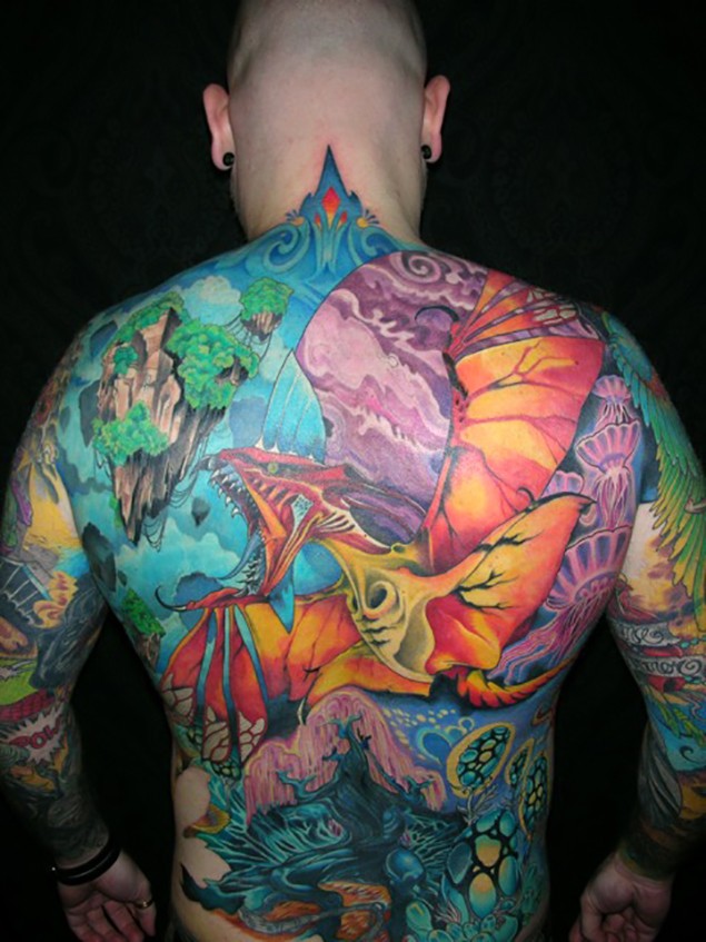 Tatuaje en la espalda completa,
 tema de Avatar espectacular de varios colores