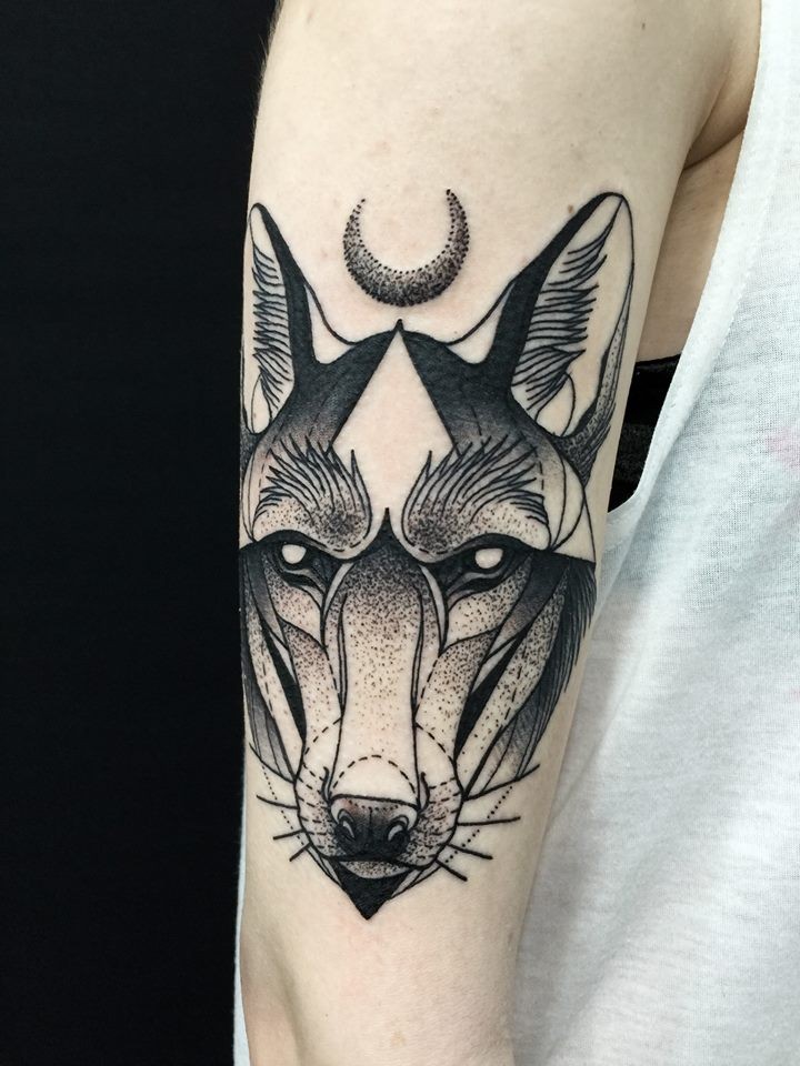 Stunning dotwork style painted by Michele Zingales upper arm tattoo of wolf head with moon