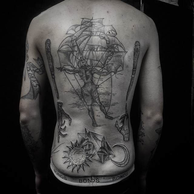 Incredibile tatuaggio retro intero stile dotwork di strani simboli mistici combinati