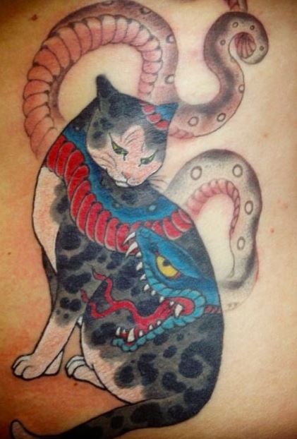 Impressionante tatuagem colorida de gato Manmon por horitomo