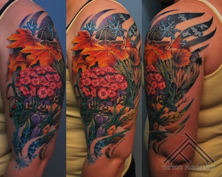 Atemberaubendes mehrfarbiges Schulter Tattoo von Wildblumen