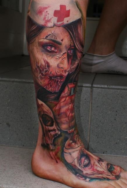 stupendo molto realistico colorato infermiera zombie tatuaggio su gamba