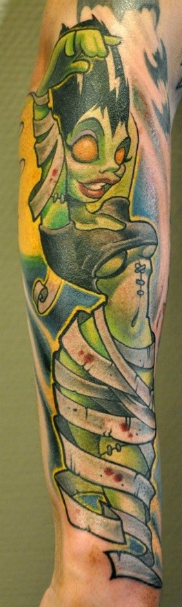 stupenda molto seducente colorato ragazza sexy zombi tatuaggio su braccio