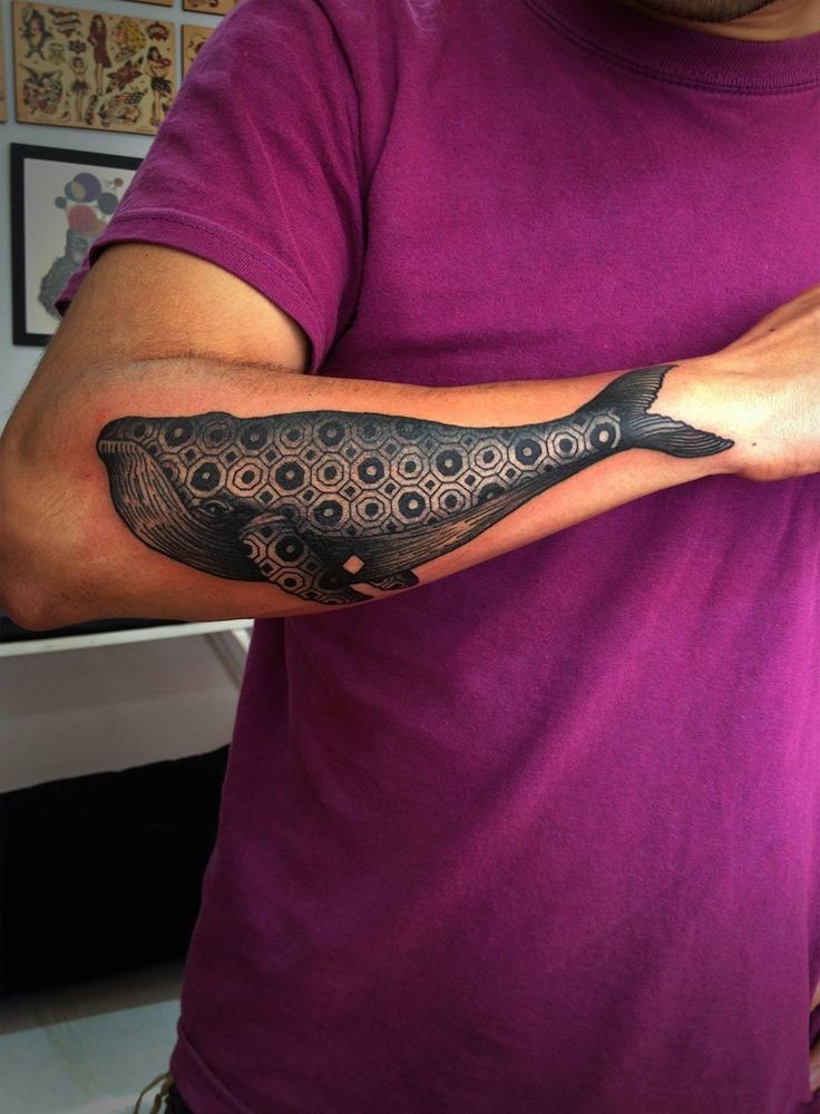 Stilisierter schwarzer Meerwal Tattoo